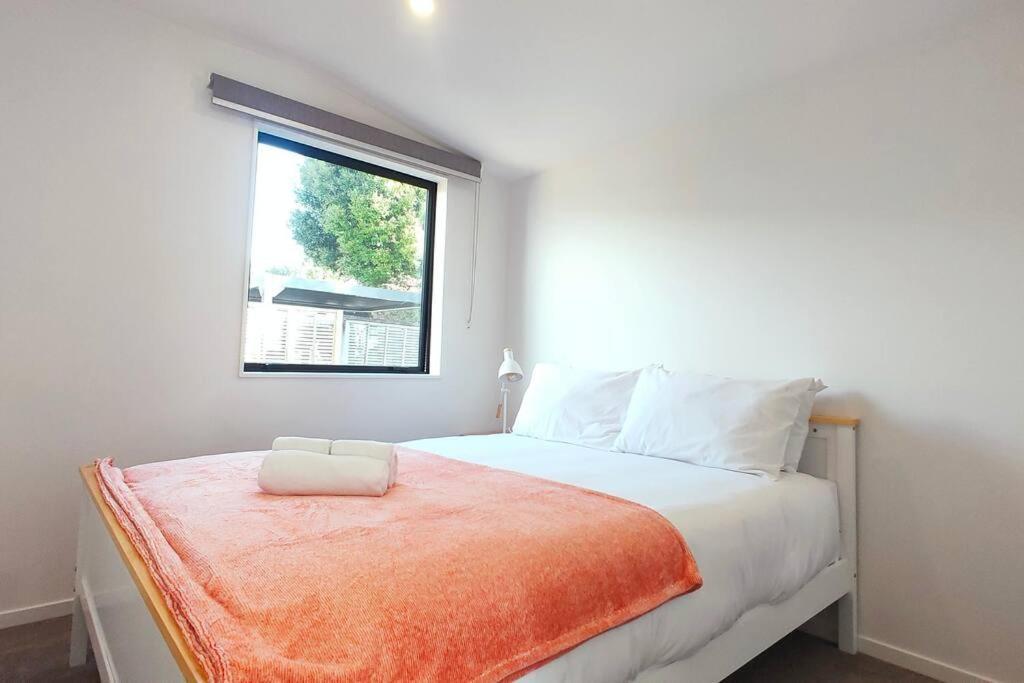 Brand-new Modern Princess In One Tree Hill Holiday home Auckland